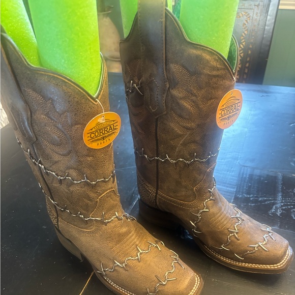 Corral Women’s Bared Wire Woven Western Boots Square Toe SZ 6.5 - Picture 2 of 15